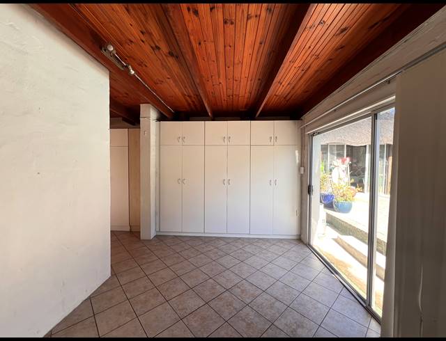 2 BEDROOM APARTMENT TO LET IN TABLE VIEW